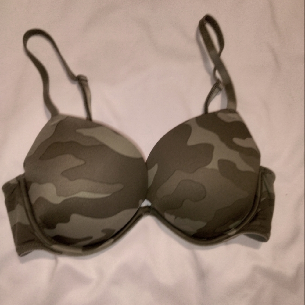 PINK CAMO BRA SIZE 32C